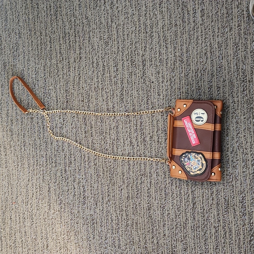 Harry Potter Hogwarts Trunk Crossbody/ Clutch - Picture 2 of 14